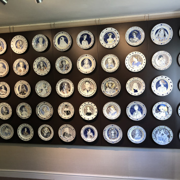 My snap of the famous women dinner service by Vanessa Bell and Duncan Grant on display at Piano Nobile